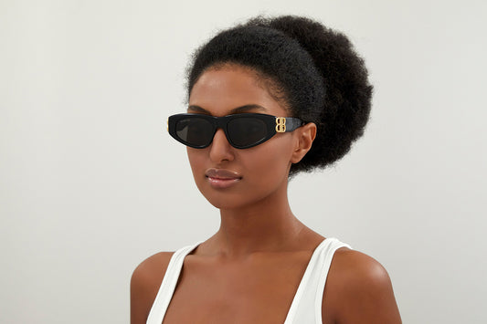 Model wearing BB0095S-001 [fill]